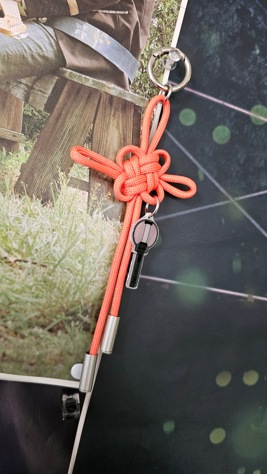 En- Lucky Knot Keychain