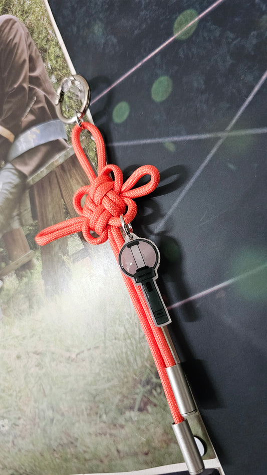 En- Lucky Knot Keychain
