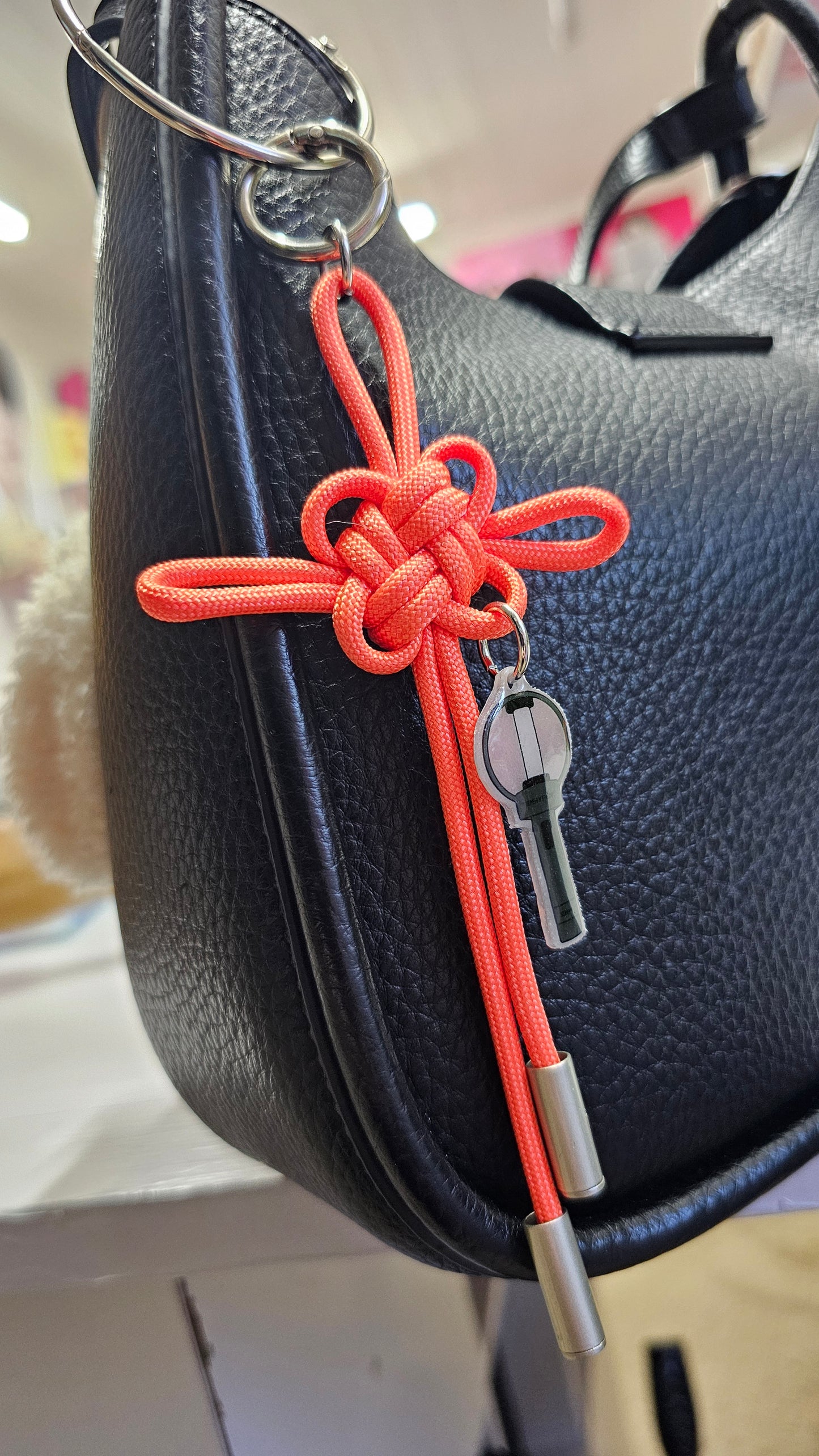 En- Lucky Knot Keychain